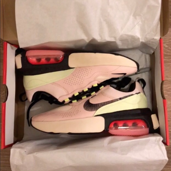 Nike Shoes - Nike Air Max Verona